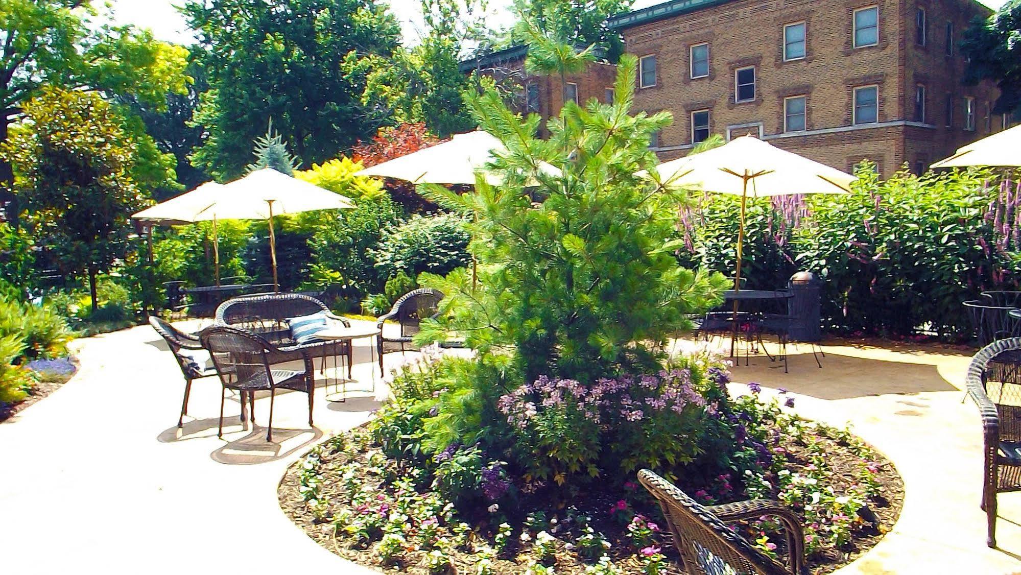 Higher Ground Hotel Independence Exterior foto